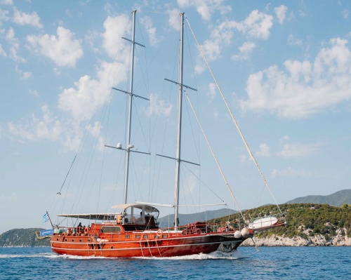 Luxusyacht Erato während der Fahrt